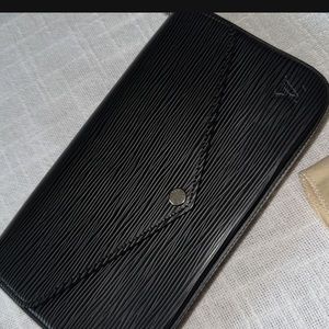 Louis Vuitton AUTHENTIC PO FELICIE GM EPI NOIR
